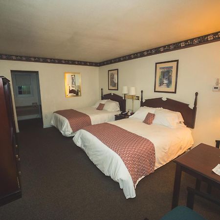 Mequon The Chalet Motel מראה חיצוני תמונה