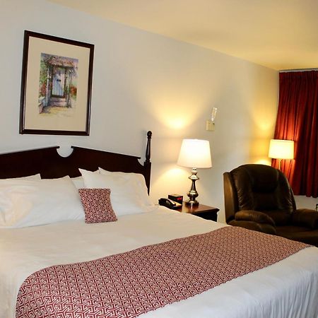 Mequon The Chalet Motel מראה חיצוני תמונה