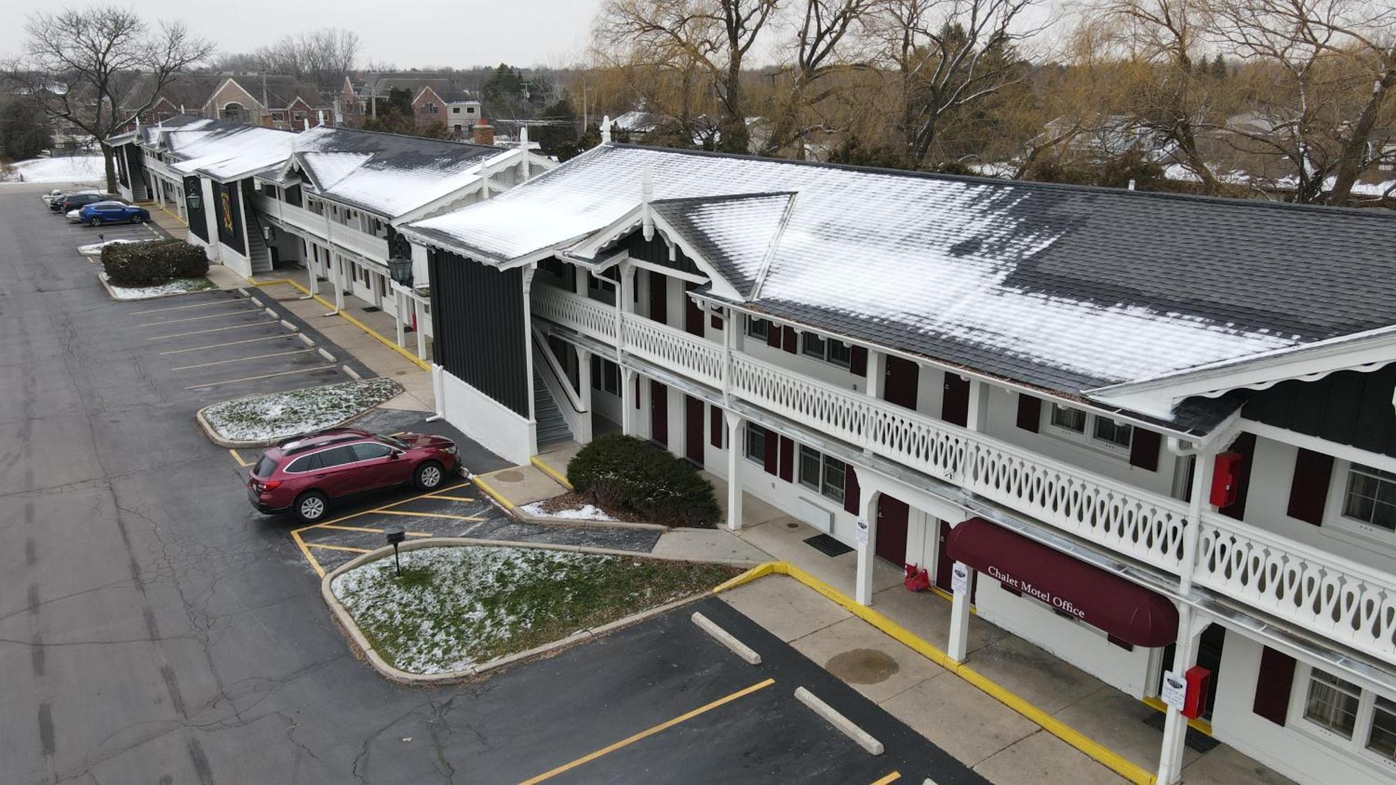 Mequon The Chalet Motel מראה חיצוני תמונה
