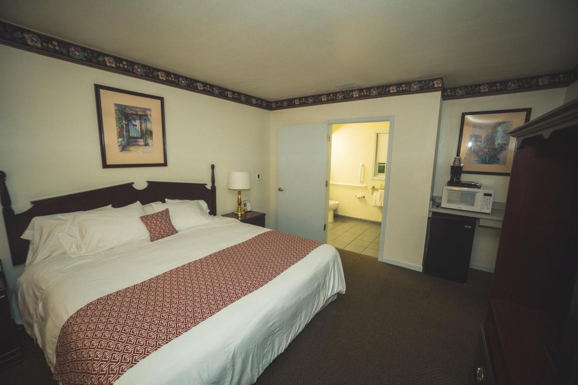 Mequon The Chalet Motel מראה חיצוני תמונה