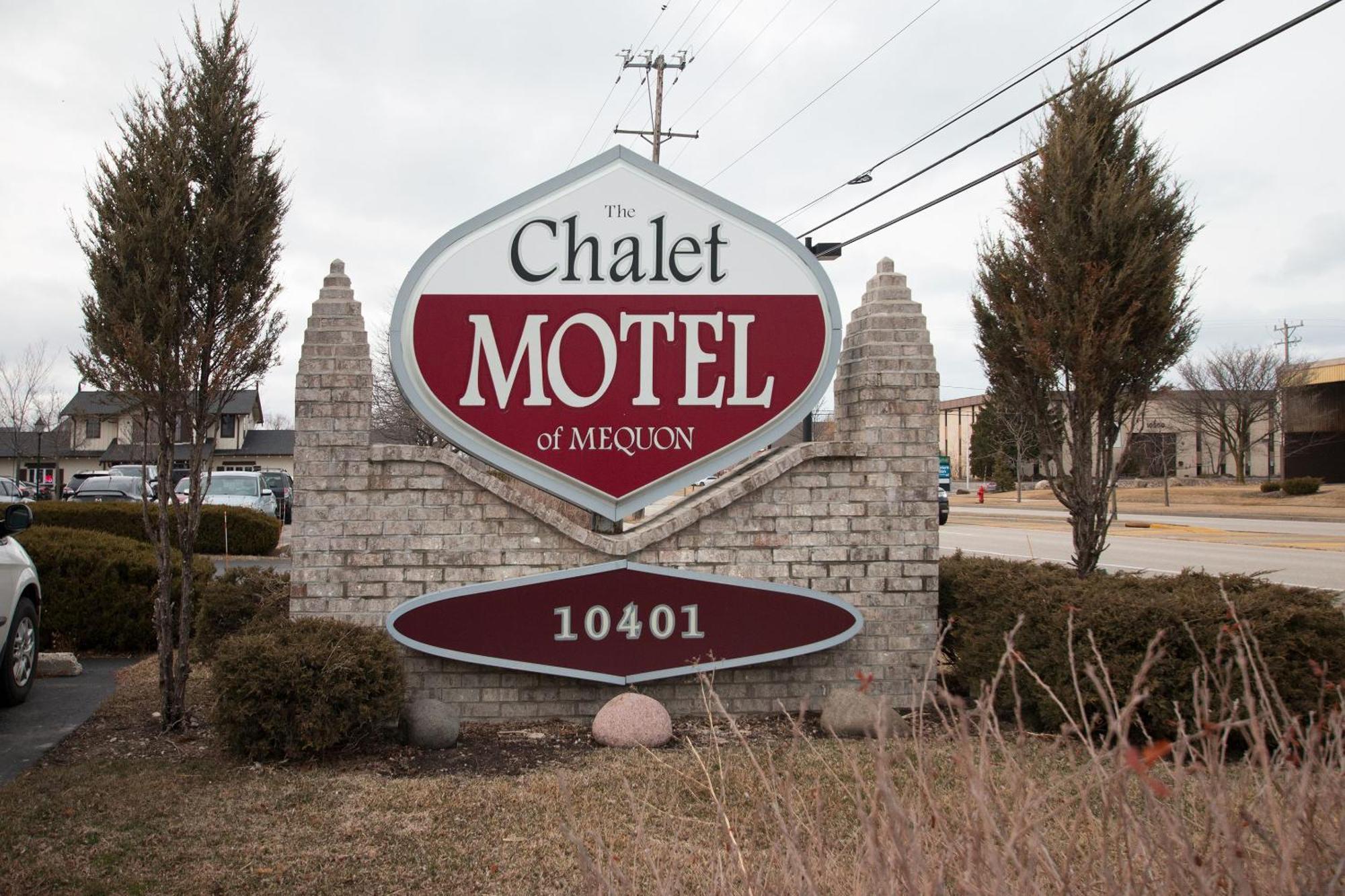 Mequon The Chalet Motel מראה חיצוני תמונה
