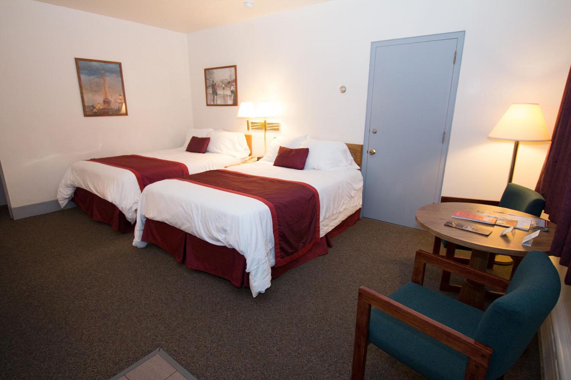 Mequon The Chalet Motel מראה חיצוני תמונה