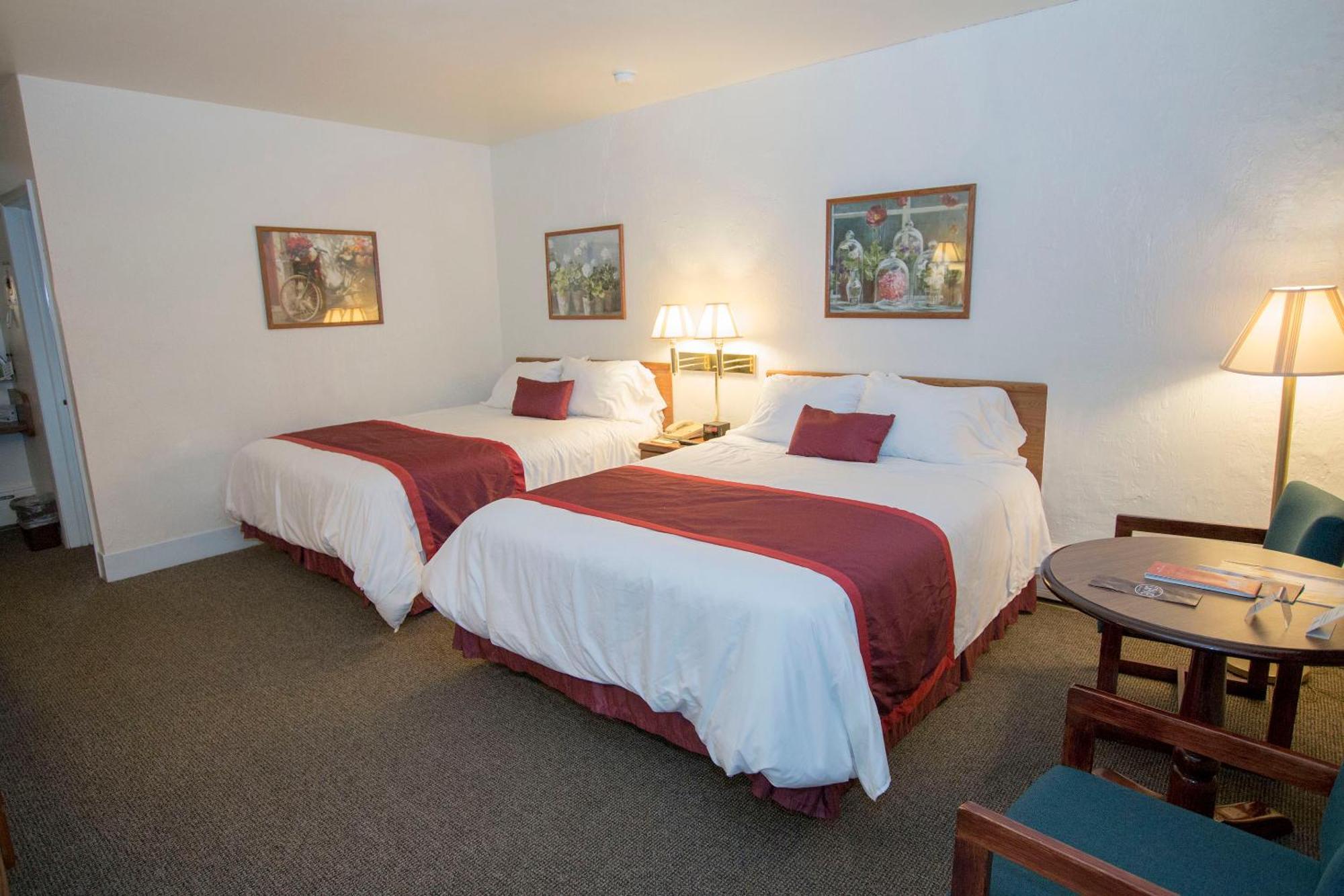 Mequon The Chalet Motel מראה חיצוני תמונה