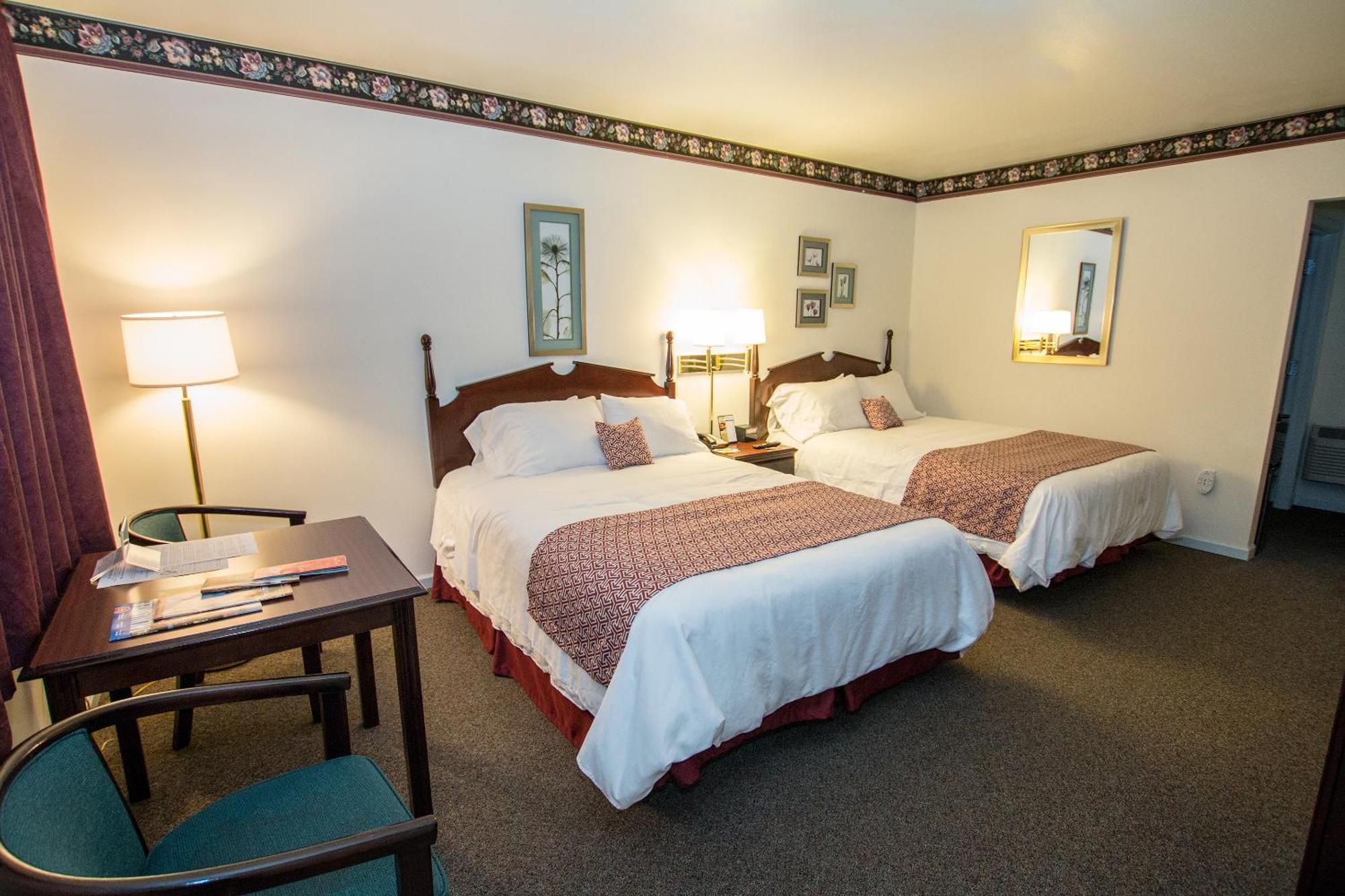 Mequon The Chalet Motel מראה חיצוני תמונה