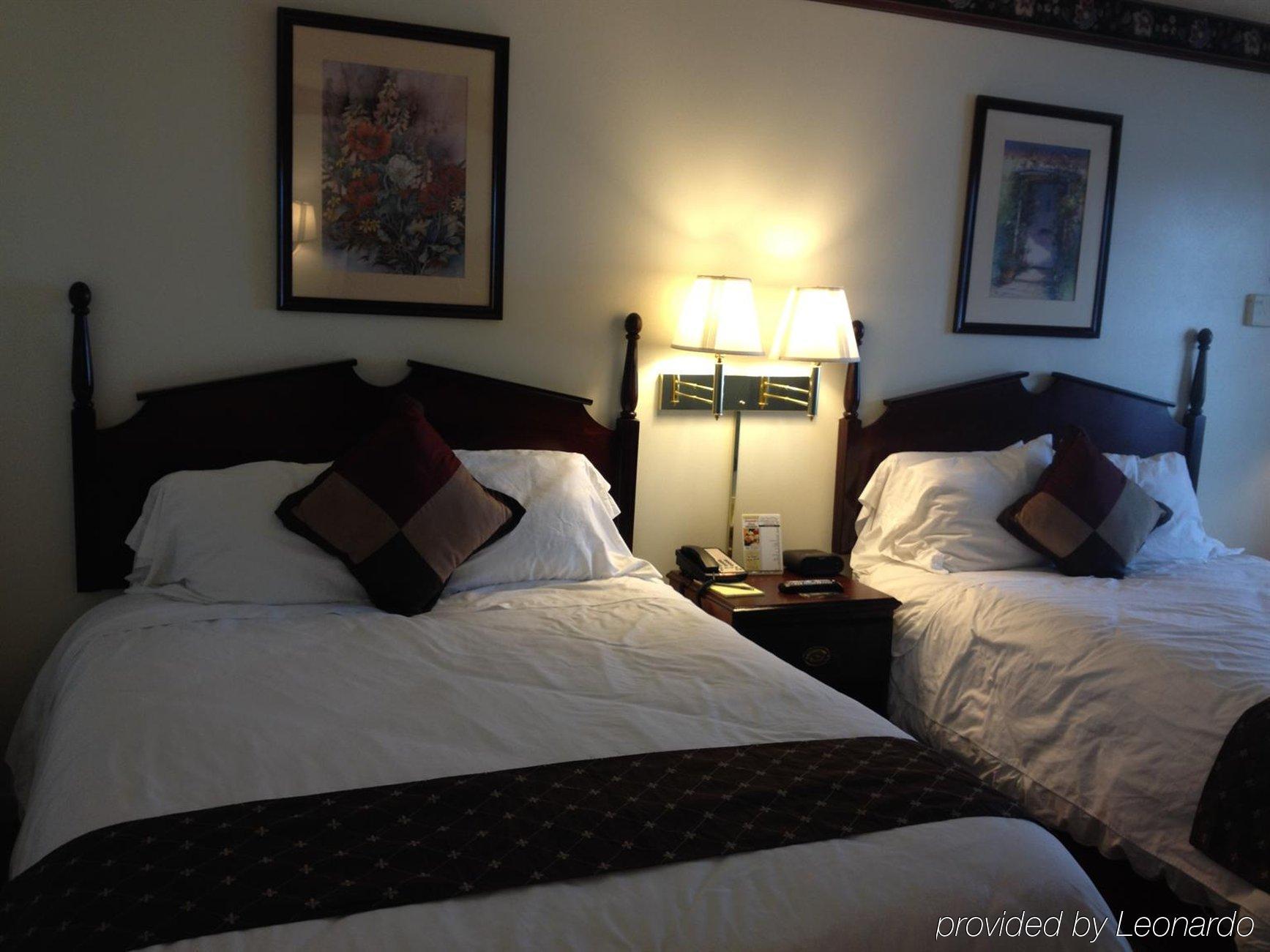 Mequon The Chalet Motel מראה חיצוני תמונה