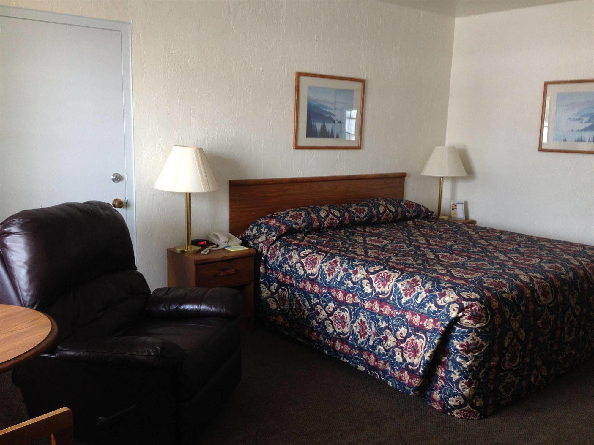 Mequon The Chalet Motel מראה חיצוני תמונה