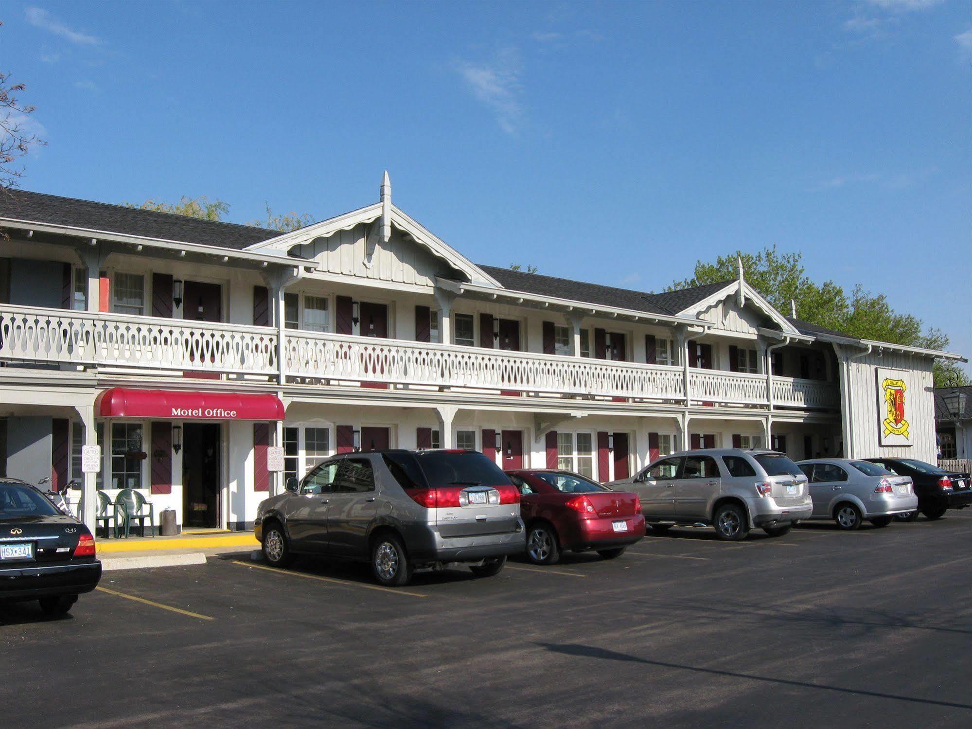 Mequon The Chalet Motel מראה חיצוני תמונה
