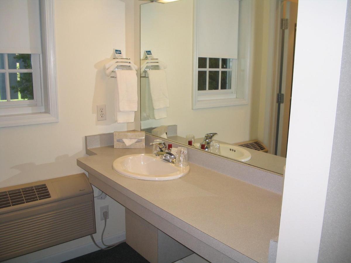 Mequon The Chalet Motel מראה חיצוני תמונה