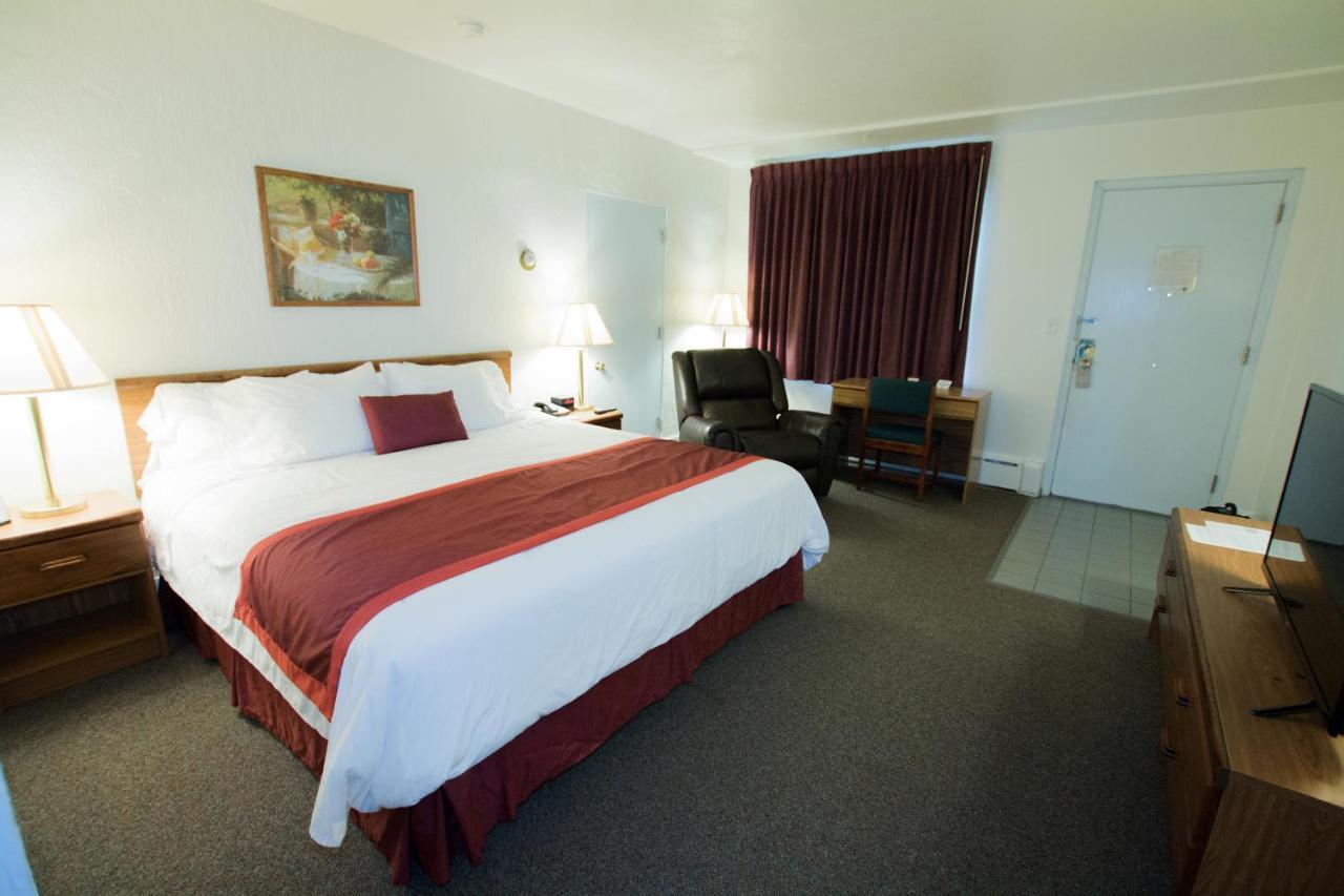 Mequon The Chalet Motel מראה חיצוני תמונה
