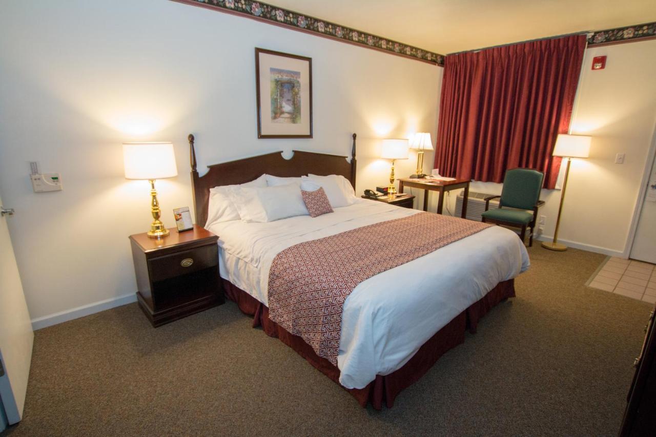 Mequon The Chalet Motel מראה חיצוני תמונה