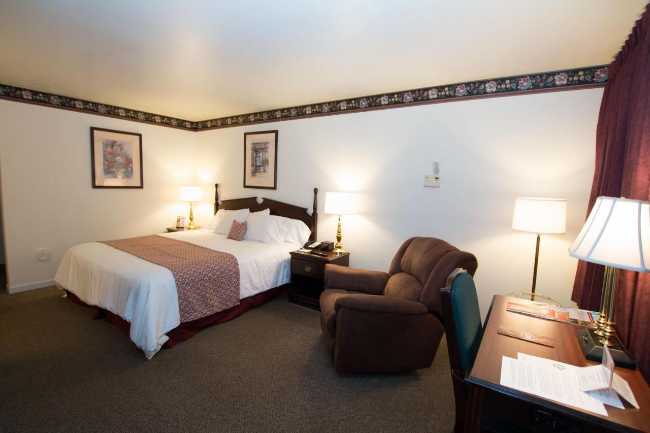 Mequon The Chalet Motel מראה חיצוני תמונה